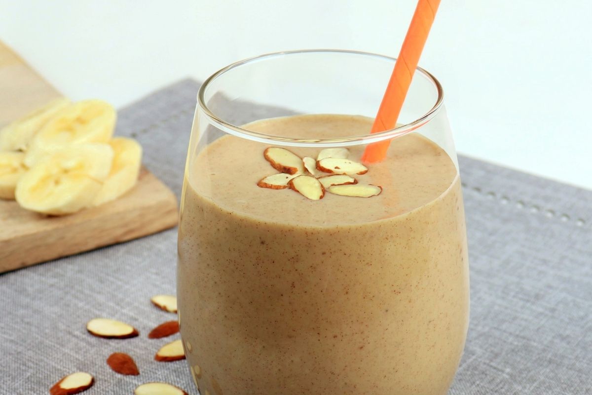 Banana ‘Nut’ Bread Smoothie with White Beans